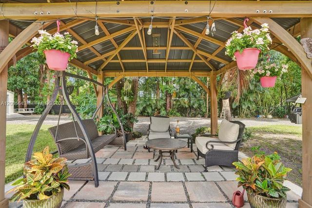 4981 SW 186th Avenue, Southwest Ranches, FL 33332