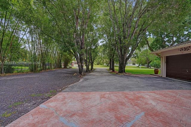 4981 SW 186th Avenue, Southwest Ranches, FL 33332