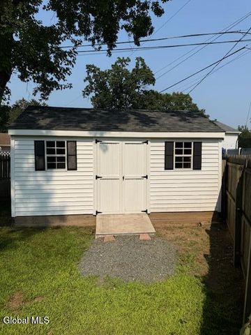 33 Sunset Boulevard, Colonie, NY 12205