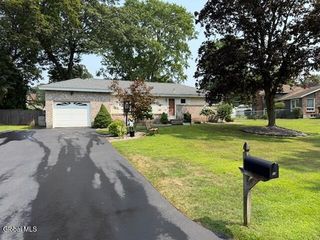 33 Sunset Boulevard, Colonie, NY 12205