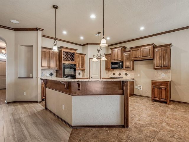 2704 SW 96th Circle, Oklahoma City, OK 73159