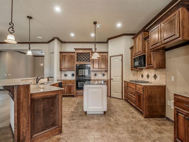 2704 SW 96th Circle, Oklahoma City, OK 73159