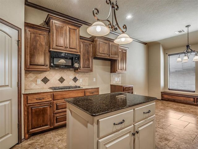 2704 SW 96th Circle, Oklahoma City, OK 73159