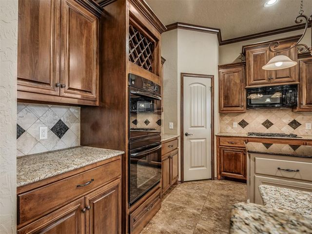 2704 SW 96th Circle, Oklahoma City, OK 73159