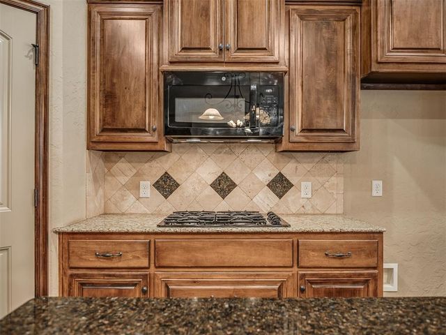 2704 SW 96th Circle, Oklahoma City, OK 73159