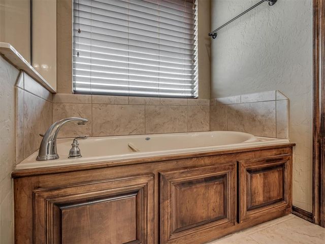 2704 SW 96th Circle, Oklahoma City, OK 73159