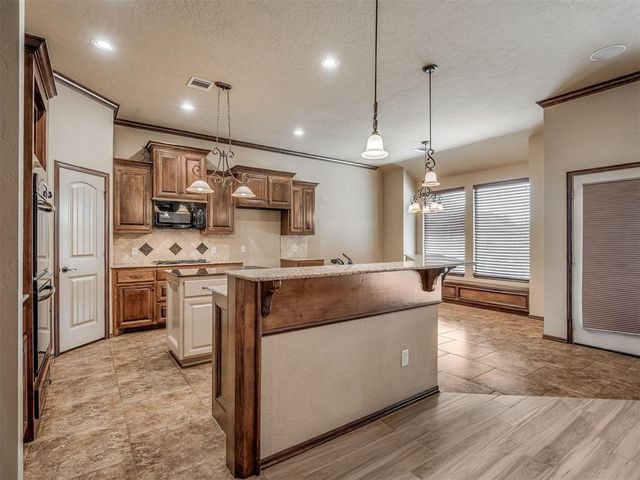 2704 SW 96th Circle, Oklahoma City, OK 73159