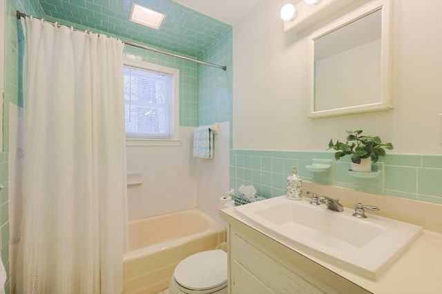 52 Orchard Street, Medfield, MA 02052