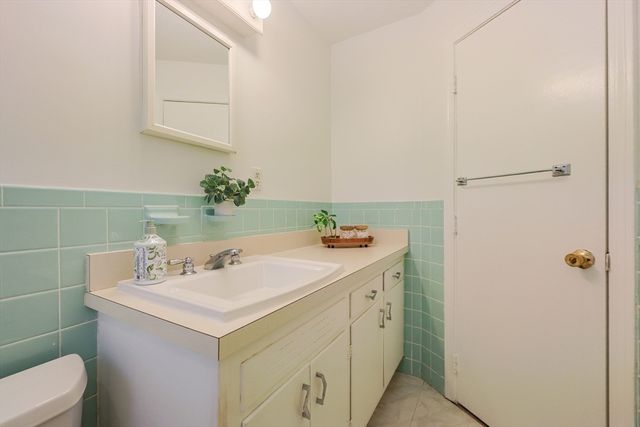 52 Orchard Street, Medfield, MA 02052