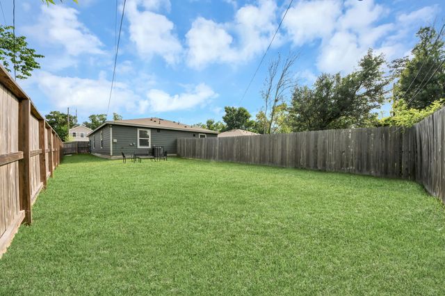 9027 Madera Road B, Houston, TX 77078