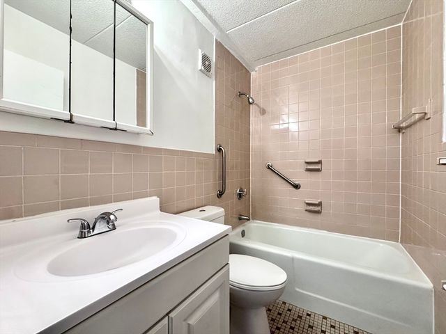 60 Pleasant St 206, Arlington, MA 02476