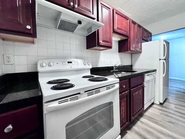 60 Pleasant St 206, Arlington, MA 02476