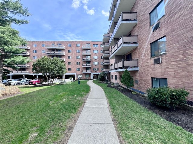 60 Pleasant St 206, Arlington, MA 02476