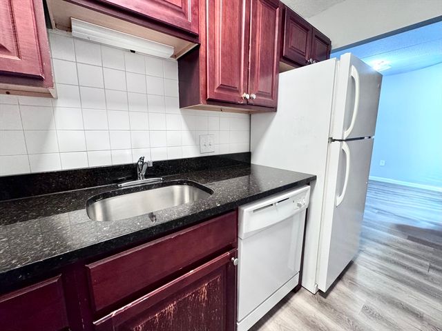 60 Pleasant St 206, Arlington, MA 02476