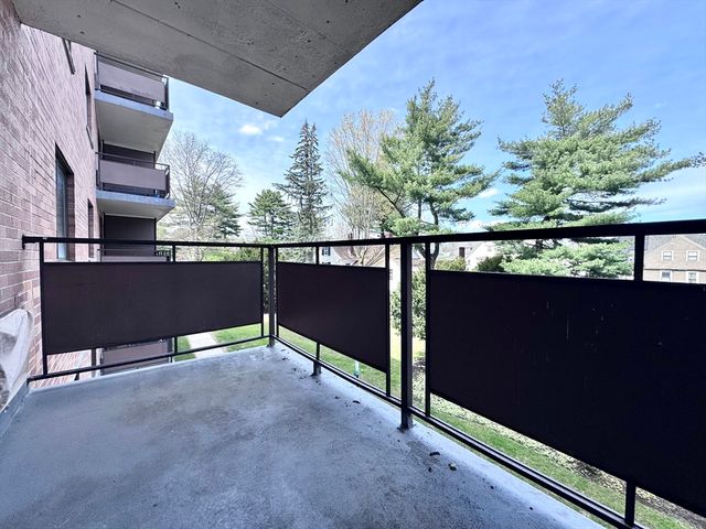 60 Pleasant St 206, Arlington, MA 02476