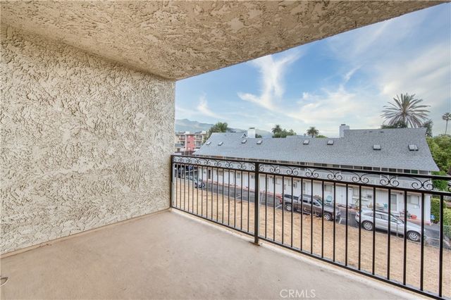 277 Pleasant Street 206, Pasadena, CA 91101