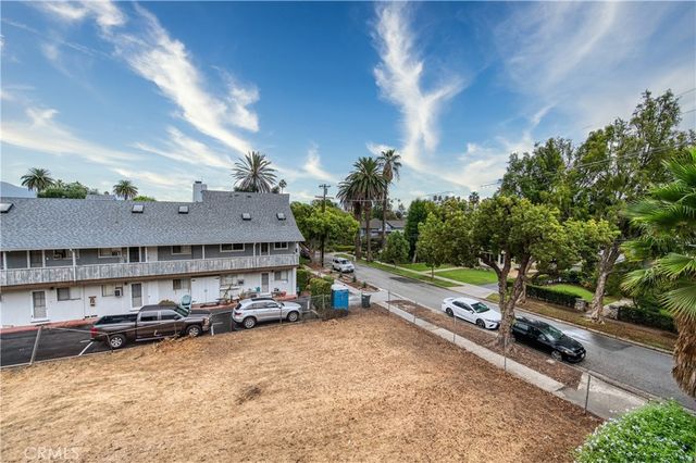 277 Pleasant Street 206, Pasadena, CA 91101