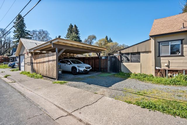 221 Ford St, Ukiah, CA 95482