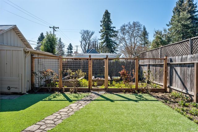 221 Ford St, Ukiah, CA 95482