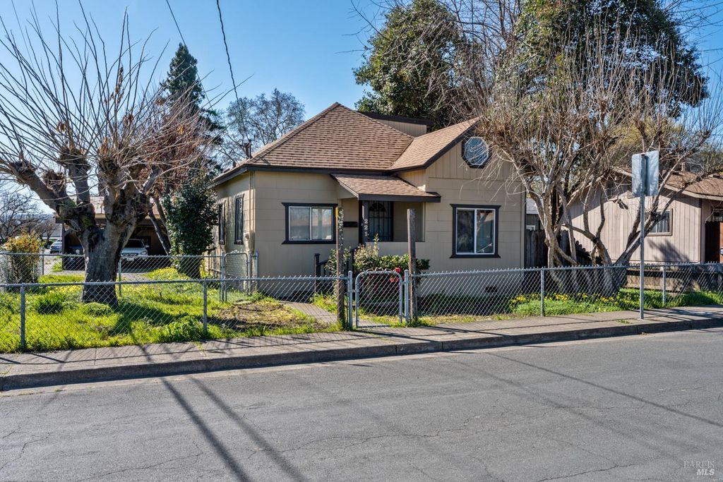 221 Ford St, Ukiah, CA 95482