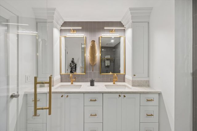 208 W Washington Street 1813, Chicago, IL 60606