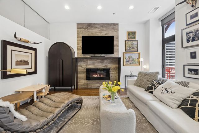 208 W Washington Street 1813, Chicago, IL 60606