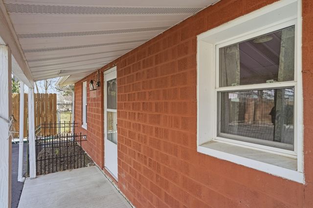 400 AUBURN LN, Columbia, MO 65203