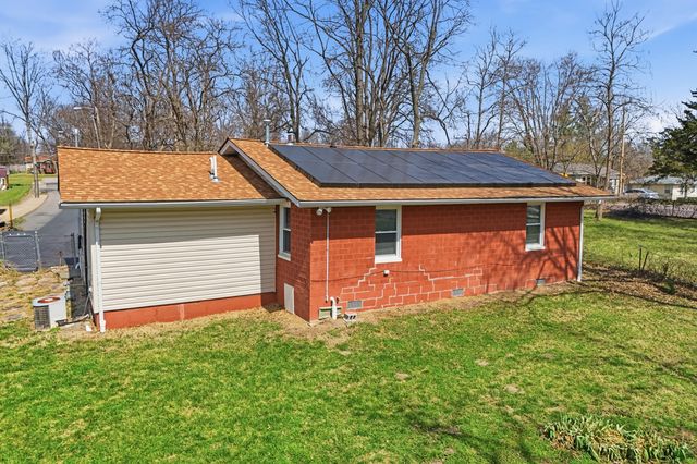 400 AUBURN LN, Columbia, MO 65203