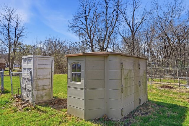 400 AUBURN LN, Columbia, MO 65203