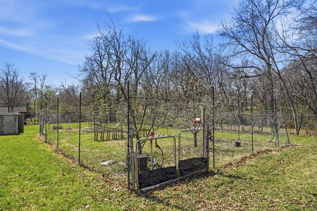 400 AUBURN LN, Columbia, MO 65203