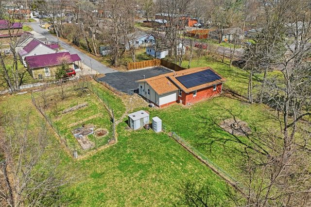 400 AUBURN LN, Columbia, MO 65203