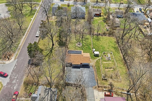 400 AUBURN LN, Columbia, MO 65203