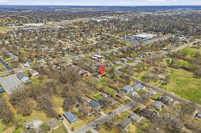 400 AUBURN LN, Columbia, MO 65203