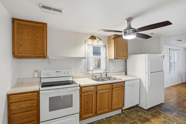 400 AUBURN LN, Columbia, MO 65203