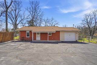 400 AUBURN LN, Columbia, MO 65203