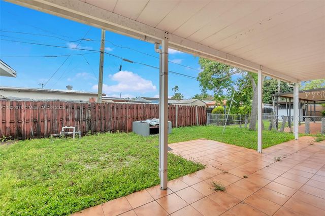 330 W 48th St, Hialeah, FL 33012