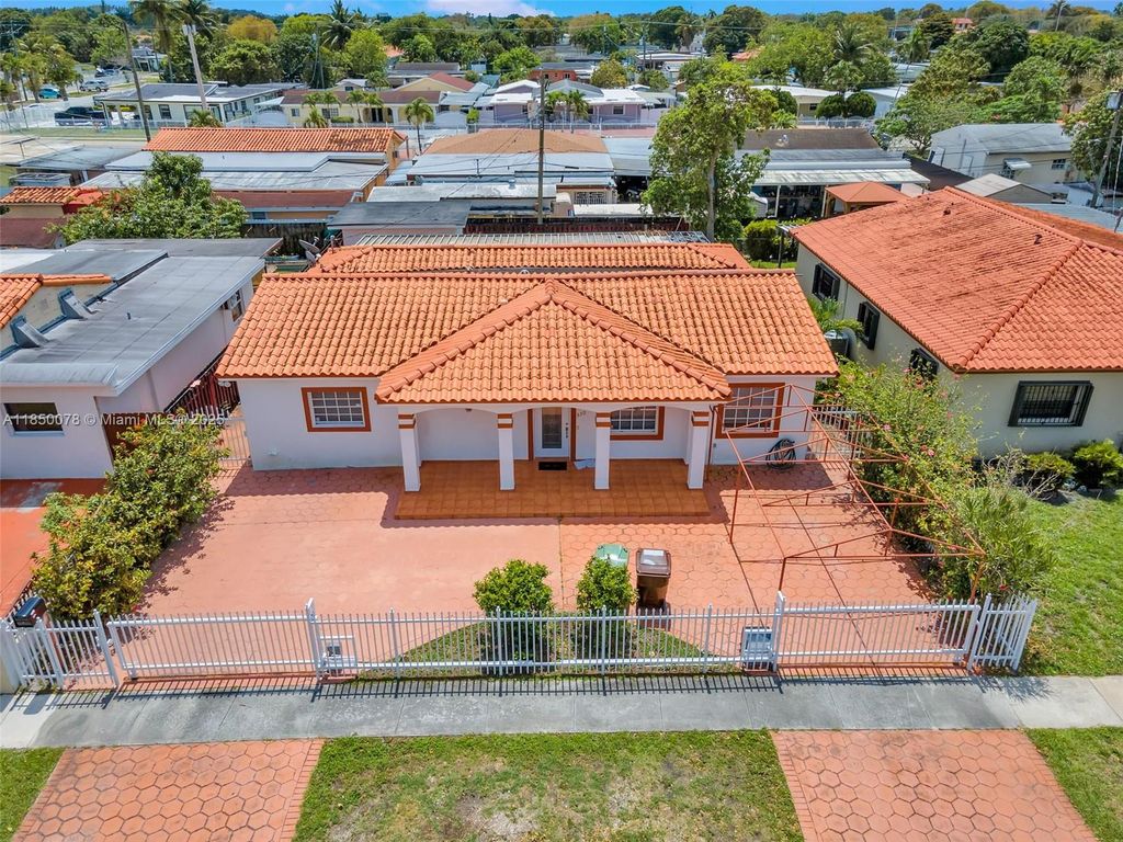 330 W 48th St, Hialeah, FL 33012