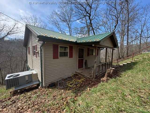 122 Sunset Drive, Winfield, WV 25560