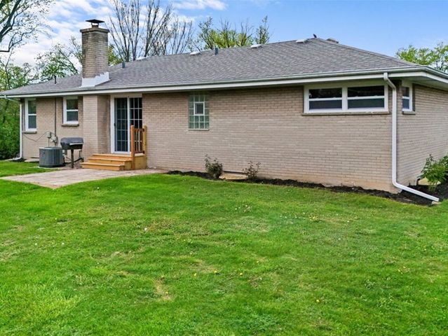 2015 Maplewood Road, Northbrook, IL 60062