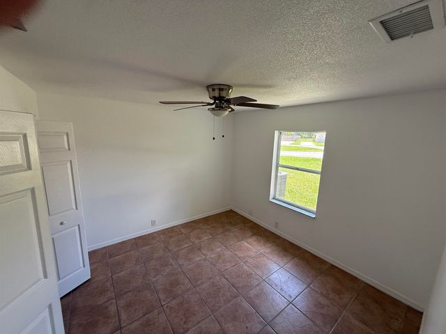5329 Ogilvie Ln, St Augustine, FL 32086