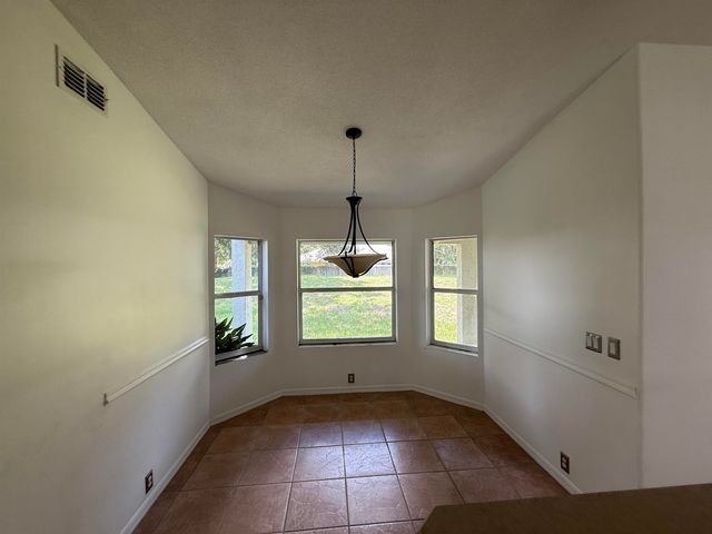 5329 Ogilvie Ln, St Augustine, FL 32086
