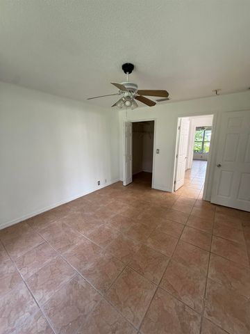 5329 Ogilvie Ln, St Augustine, FL 32086