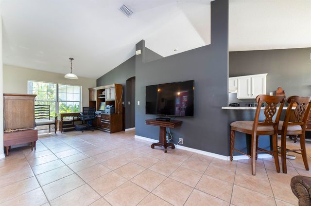 5329 Ogilvie Ln, St Augustine, FL 32086