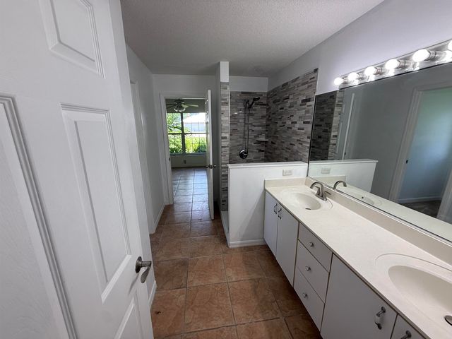 5329 Ogilvie Ln, St Augustine, FL 32086