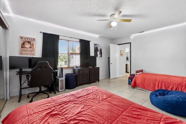 6351 Seven Springs Boulevard B, Greenacres, FL 33463