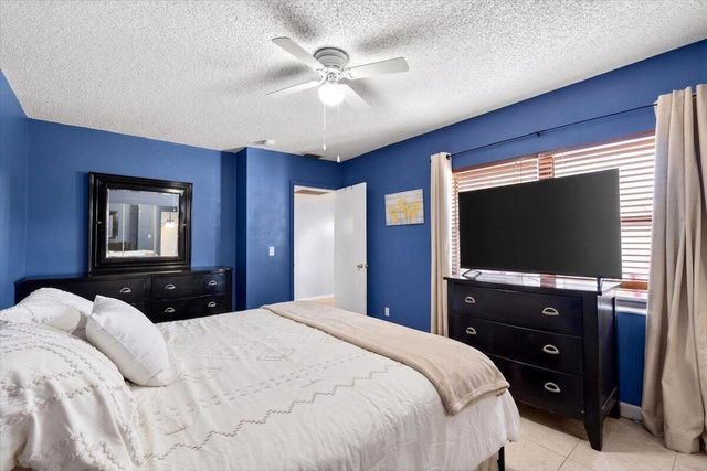 6351 Seven Springs Boulevard B, Greenacres, FL 33463