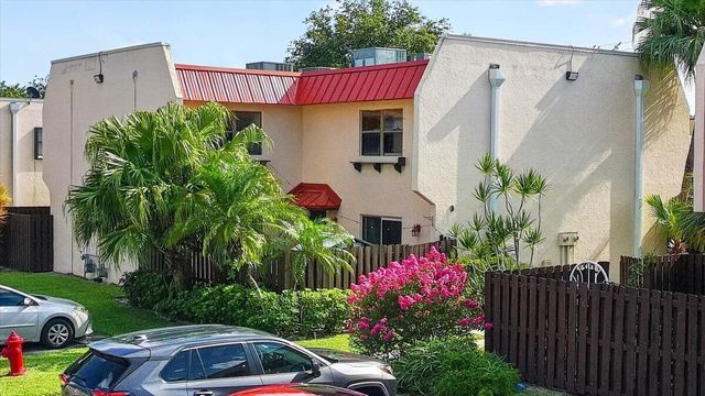 6351 Seven Springs Boulevard B, Greenacres, FL 33463