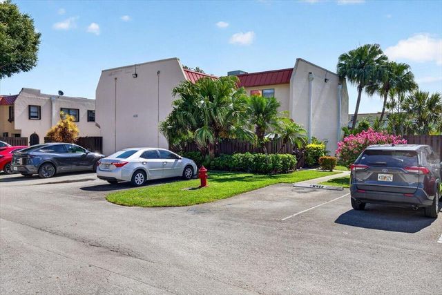 6351 Seven Springs Boulevard B, Greenacres, FL 33463