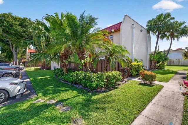 6351 Seven Springs Boulevard B, Greenacres, FL 33463