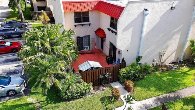 6351 Seven Springs Boulevard B, Greenacres, FL 33463